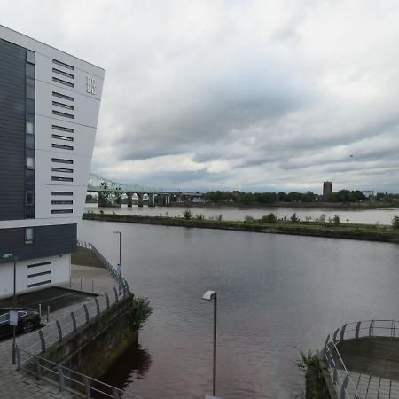 Home From Home With Fantastic Views Runcorn Extérieur photo