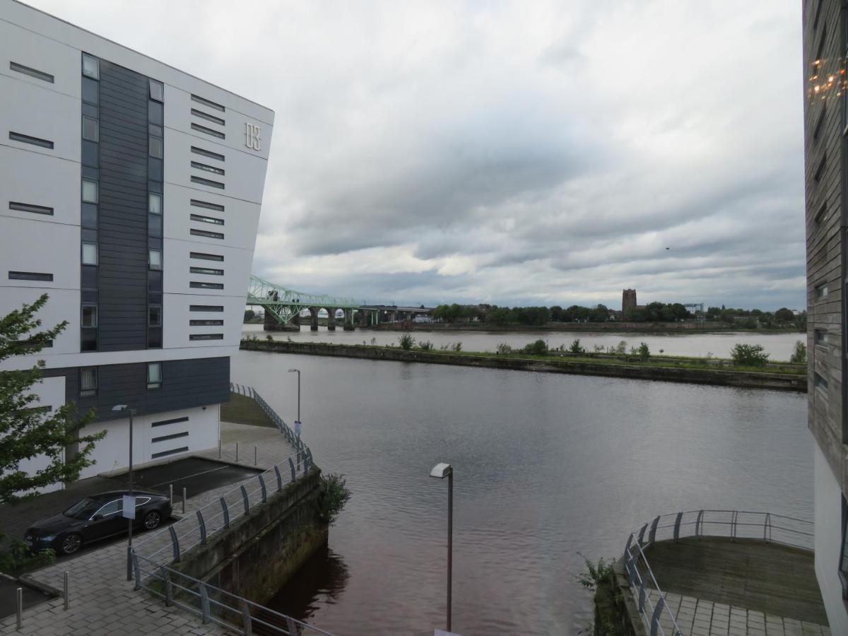 Home From Home With Fantastic Views Runcorn Extérieur photo