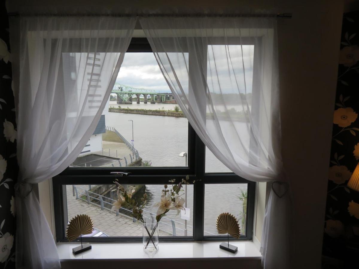 Home From Home With Fantastic Views Runcorn Extérieur photo
